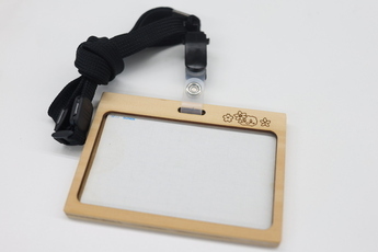 木製ネームホルダーの画像