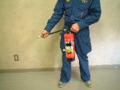 写真:レバーを握る