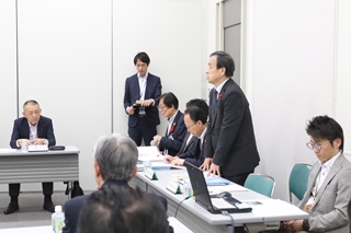 写真:発言する市長