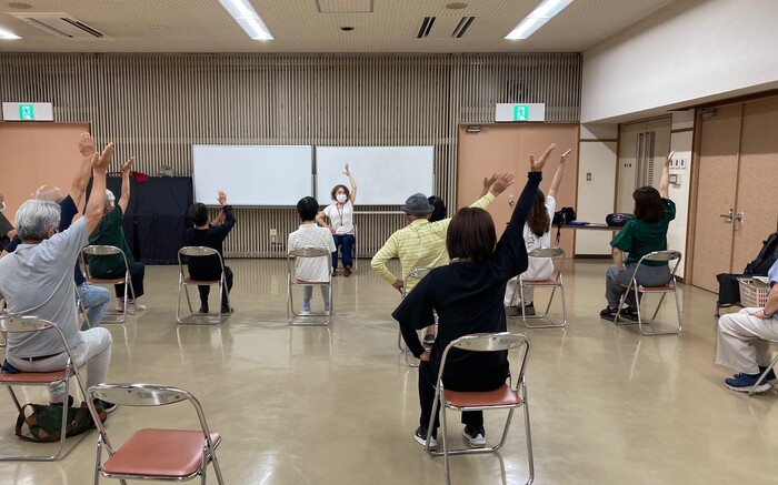 椅子に座って体操