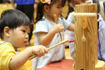 きのおもちゃであそび