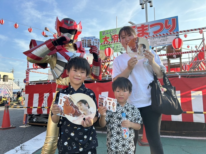 写真。大府夏まつり、ファイアーxゴールドと家族