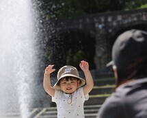 暑さをしのげ！じゃぶじゃぶ池