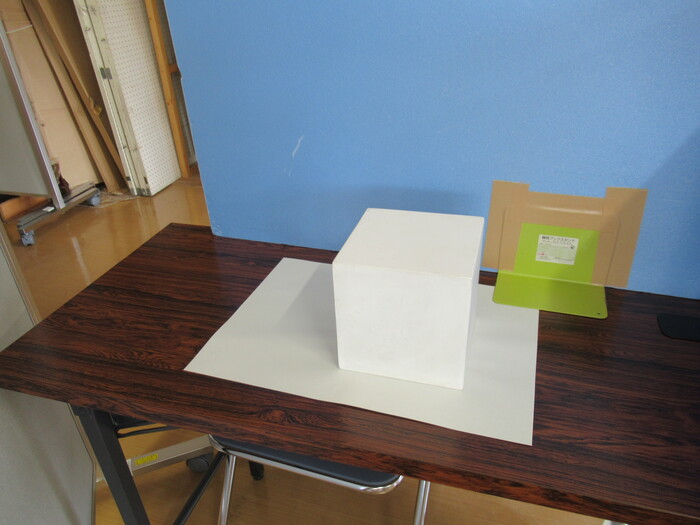 石膏でできた立方体の画像