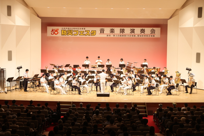 自衛隊音楽隊の画像