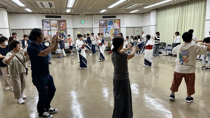 盆踊りのようす