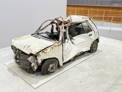 津波で流された自動車の写真