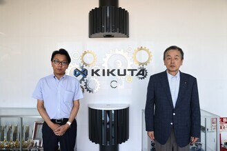 菊田鉄工株式会社の社長と市長の写真