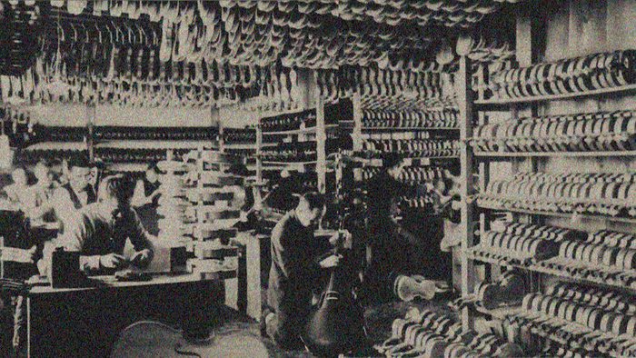 過去の貴重な写真資料を生成AIで動画化・バイオリン工房の様子