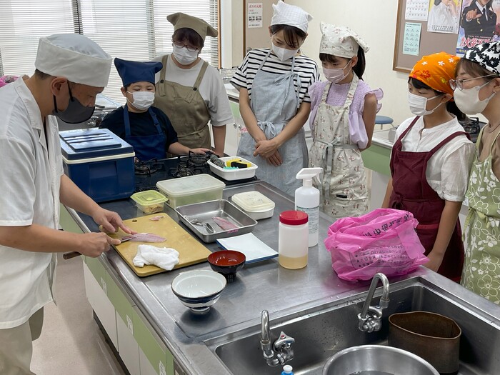 すしづくり体験のようす