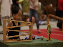 きのおもちゃであそび