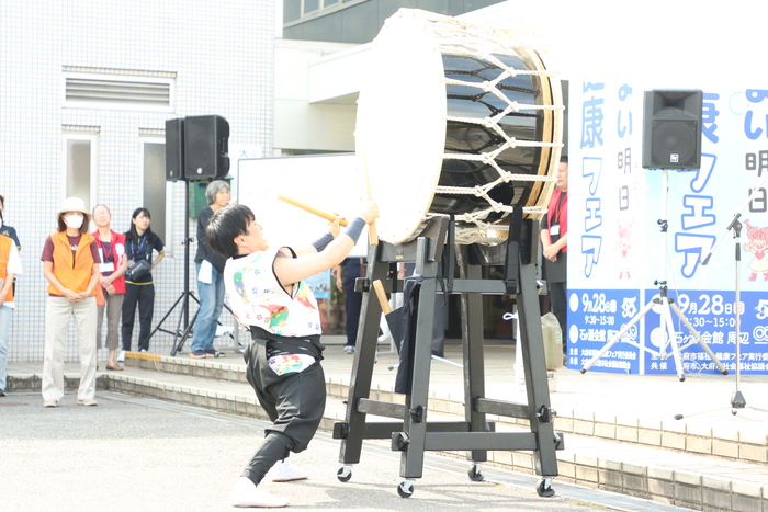 オープニングでの太鼓の画像