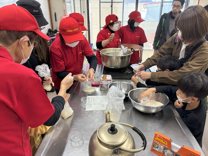 非常食調理のようす