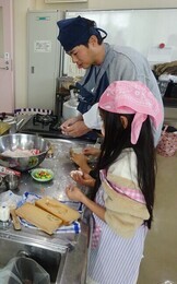 調理している写真です