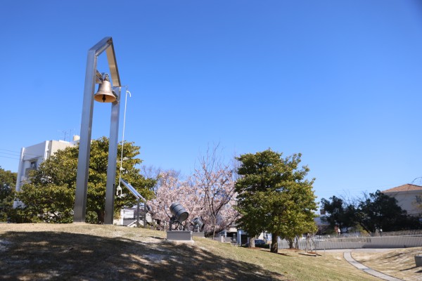 市役所市民健康広場「平和の丘」