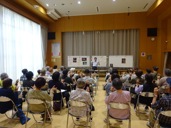 講演中の様子
