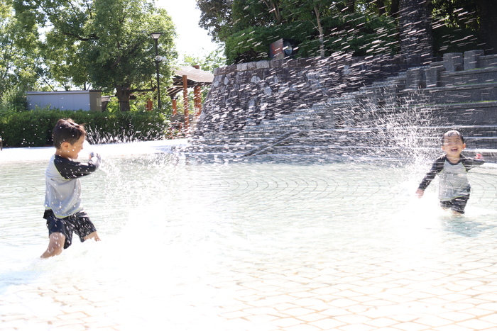 元気いっぱい!じゃぶじゃぶ池で夏を先取り
