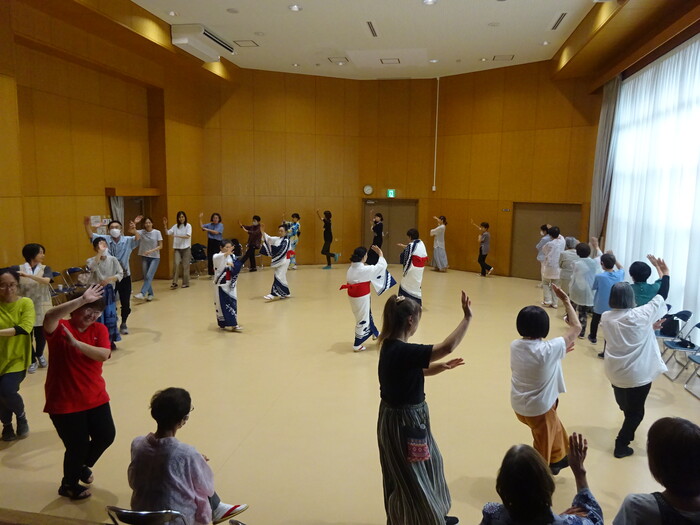 盆踊りのようす